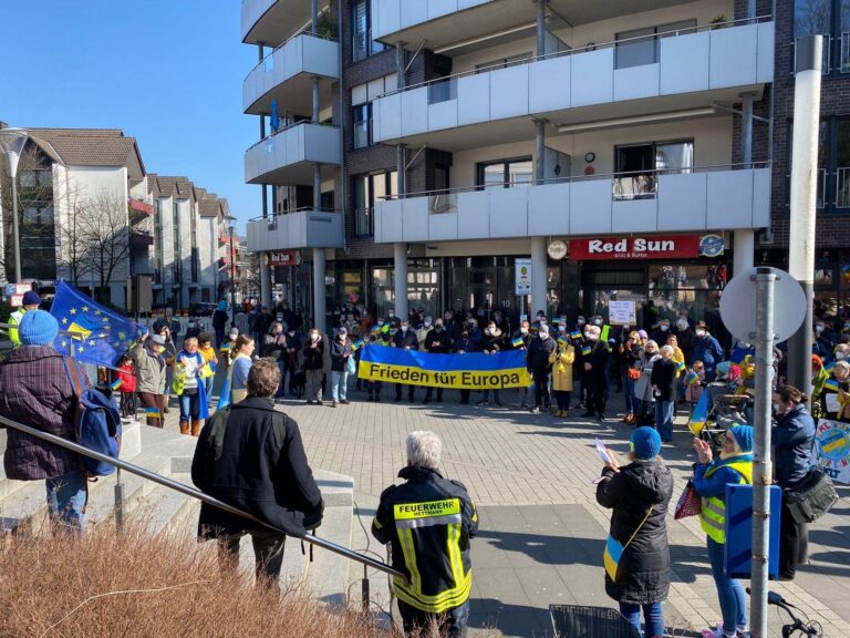 Große Friedenskundgebung am Königshof in Mettmann