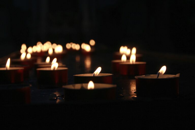 Unsere Gedanken sind bei den Opfern, ihren Familien, Freundinnen, Freunden und allen Menschen in Solingen.